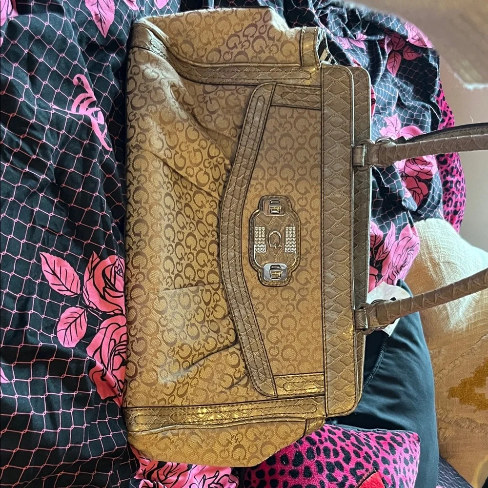 Guess beige purse - Picture 1 of 3